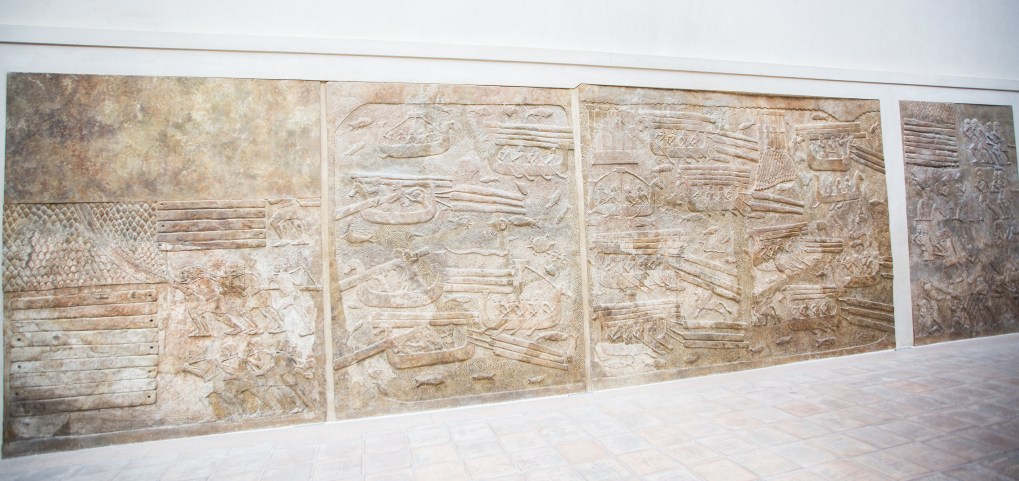 Assyria, King Sargon II, Cour Khorsabad